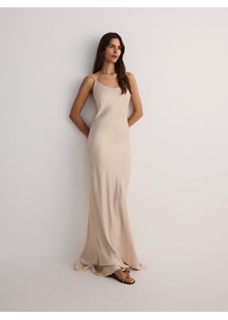 Reserved - Satynowa sukienka maxi z wiskozy - beżowy ze sklepu Reserved w kategorii Sukienki - zdjęcie 173777186