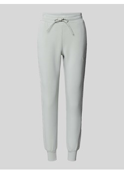 Spodnie dresowe o kroju slim fit z naszywką z logo model ‘ALLIE SCUBA’ ze sklepu Peek&Cloppenburg  w kategorii Spodnie damskie - zdjęcie 173780309