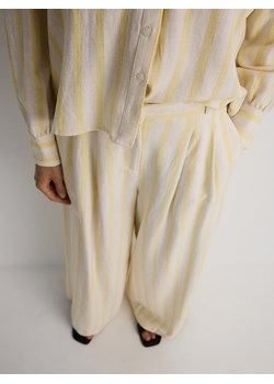 Reserved - Szerokie spodnie w pasy z wiskozą - jasnożółty ze sklepu Reserved w kategorii Spodnie damskie - zdjęcie 173783309