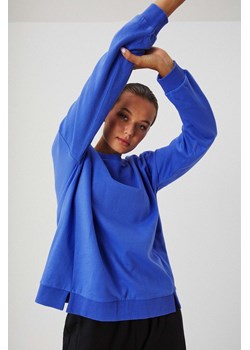 Bawełniana bluza z okrągłym dekoltem ze sklepu Moodo.pl w kategorii Bluzy damskie - zdjęcie 173788449