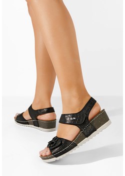 Czarne sandały na koturnie Eliasea ze sklepu Zapatos w kategorii Sandały damskie - zdjęcie 173792005