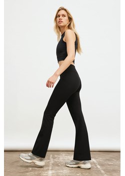 H & M - Rozszerzane legginsy sportowe DryMove - Czarny ze sklepu H&M w kategorii Spodnie damskie - zdjęcie 173796797
