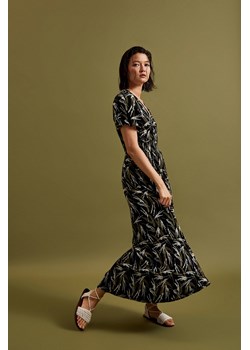 Wzorzysta sukienka midi czarna ze sklepu Moodo.pl w kategorii Sukienki - zdjęcie 173802046