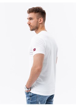 T-shirt męski z nadrukiem w stylu college – biały V1 OM-TSPT-0137 ze sklepu ombre w kategorii T-shirty męskie - zdjęcie 173814416