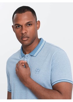 Melanżowa koszulka męska polo z kołnierzykiem w paski – niebieska V3 OM-POSS-0109 ze sklepu ombre w kategorii T-shirty męskie - zdjęcie 173814426