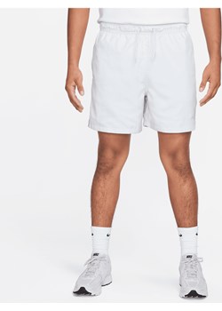 Męskie swobodne spodenki z tkaniny Nike Club - Szary ze sklepu Nike poland w kategorii Spodenki męskie - zdjęcie 173816509
