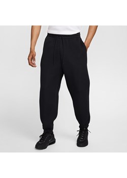 Męskie spodnie z dzianiny Nike Tech - Czerń ze sklepu Nike poland w kategorii Spodnie męskie - zdjęcie 173816705