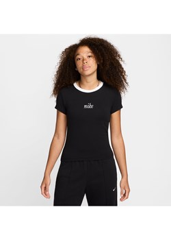 Damski dopasowany T-shirt o skróconym kroju Nike Sportswear Chill Knit - Czerń ze sklepu Nike poland w kategorii Bluzki damskie - zdjęcie 173816906