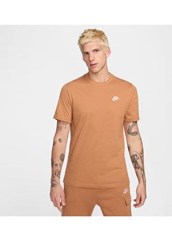 T-shirt męski Nike Sportswear Club - Brązowy ze sklepu Nike poland w kategorii T-shirty męskie - zdjęcie 173816939