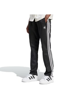 Spodnie adidas Originals Flared Legging IN1100 - czarne ze sklepu streetstyle24.pl w kategorii Spodnie damskie - zdjęcie 173822785