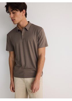 Reserved - Koszulka polo regular z domieszką lnu - ciemnobrązowy ze sklepu Reserved w kategorii T-shirty męskie - zdjęcie 173823668