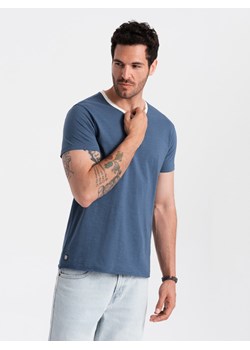 T-shirt męski z surowym wykończeniem – ciemnoniebieski V3 OM-TSCT-22SS-004 ze sklepu ombre w kategorii T-shirty męskie - zdjęcie 173825296
