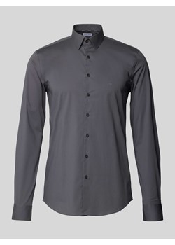 Koszula biznesowa o kroju slim fit z wyhaftowanym logo model ‘Bari’ ze sklepu Peek&Cloppenburg  w kategorii Koszule męskie - zdjęcie 173833727