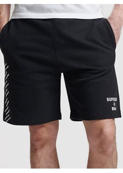 Superdry Szorty dresowe w kolorze czarnym ze sklepu Limango Polska w kategorii Spodenki męskie - zdjęcie 173837288