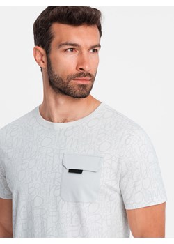 Bawełniany męski t-shirt z literowym printem i kieszonką – biało-szary V3 OM-TSFP-0188 ze sklepu ombre w kategorii T-shirty męskie - zdjęcie 173841745