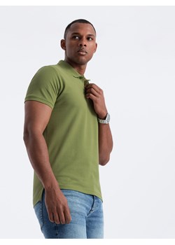 Męska koszulka polo jednokolorowa BASIC z dzianiny pique - oliwkowa V21 OM-POBS-0100 ze sklepu ombre w kategorii T-shirty męskie - zdjęcie 173848205