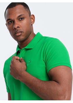Męska koszulka polo jednokolorowa BASIC z dzianiny pique - neonowa zieleń V25 OM-POBS-0100 ze sklepu ombre w kategorii T-shirty męskie - zdjęcie 173848236