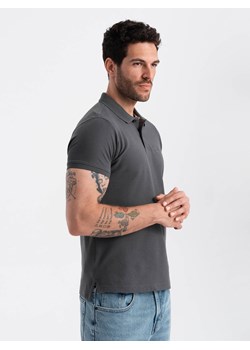 Jednokolorowa koszulka męska polo BASIC z dzianiny pique - grafitowa V3 OM-POBS-0100 ze sklepu ombre w kategorii T-shirty męskie - zdjęcie 173848256