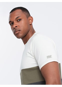 T-shirt męski trójkolorowy w szerokie pasy - kremowo-grafitowy V6 OM-TSCT-0152 ze sklepu ombre w kategorii T-shirty męskie - zdjęcie 173848298