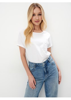 Mohito - T-shirt z haftem - biały ze sklepu Mohito w kategorii Bluzki damskie - zdjęcie 173868838
