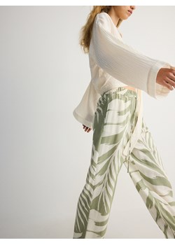 Reserved - Wzorzyste spodnie - jasnozielony ze sklepu Reserved w kategorii Spodnie damskie - zdjęcie 173869786