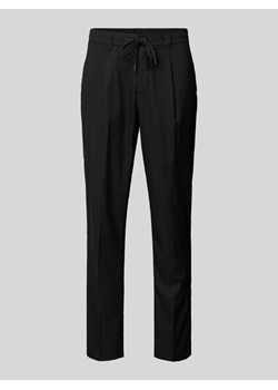 Spodnie materiałowe o kroju tapered fit z zakładkami w pasie model ‘LEROY’ ze sklepu Peek&Cloppenburg  w kategorii Spodnie męskie - zdjęcie 173871105