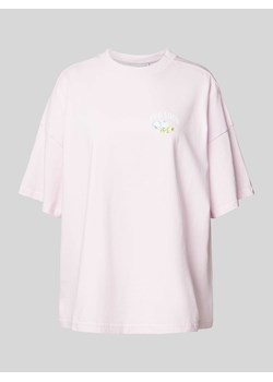 T-shirt o kroju oversized z nadrukiem z logo model ‘LUCIA’ ze sklepu Peek&Cloppenburg  w kategorii Bluzki damskie - zdjęcie 173872388