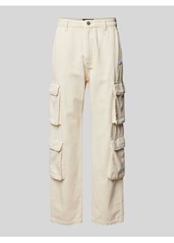 Spodnie cargo z szeroką nogawką i wyhaftowanym logo model ‘PRETO’ ze sklepu Peek&Cloppenburg  w kategorii Spodnie męskie - zdjęcie 173872427