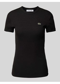 T-shirt o kroju slim fit z naszywką z logo ze sklepu Peek&Cloppenburg  w kategorii Bluzki damskie - zdjęcie 173872445