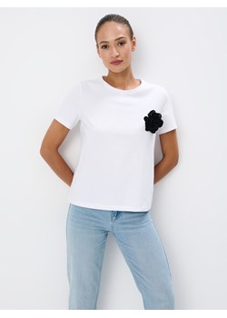 Mohito - Biały t-shirt z ozdobnym elementem - biały ze sklepu Mohito w kategorii Bluzki damskie - zdjęcie 173873226