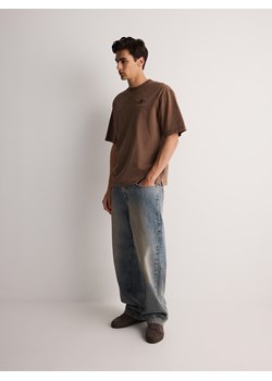 Reserved - T-shirt oversize z nadrukiem na plecach - ciemnobrązowy ze sklepu Reserved w kategorii T-shirty męskie - zdjęcie 173875216