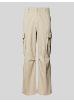 Spodnie cargo z detalem z logo model ‘AIDEN’ ze sklepu Peek&Cloppenburg  w kategorii Spodnie męskie - zdjęcie 173878449