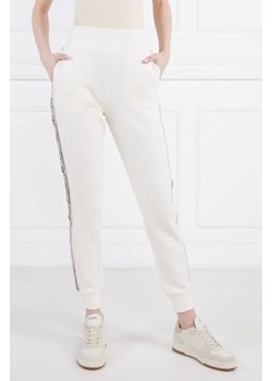 GUESS ACTIVE Spodnie dresowe BRITNEY | Regular Fit ze sklepu Gomez Fashion Store w kategorii Spodnie damskie - zdjęcie 173881435