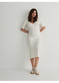 Reserved - Dzianinowa sukienka z dekoracyjnym wykończeniem - złamana biel ze sklepu Reserved w kategorii Sukienki - zdjęcie 173886545