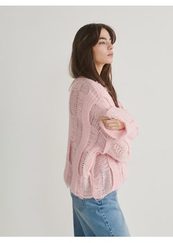 Reserved - Sweter oversize ze strukturalnej dzianiny - pastelowy róż ze sklepu Reserved w kategorii Swetry damskie - zdjęcie 173886637
