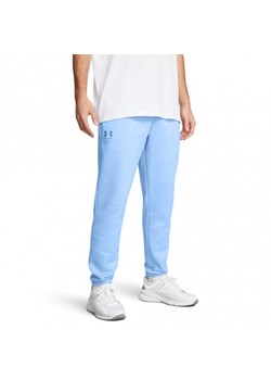 Męskie spodnie dresowe Under Armour UA Essential Fleece Jogger - niebieskie ze sklepu Sportstylestory.com w kategorii Spodnie męskie - zdjęcie 173889397