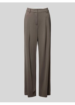 Spodnie do garnituru o rozkloszowanym kroju z zakładkami w pasie ze sklepu Peek&Cloppenburg  w kategorii Spodnie damskie - zdjęcie 173889576