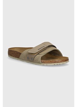 Birkenstock klapki zamszowe Oita damskie kolor beżowy 1028056 ze sklepu PRM w kategorii Klapki damskie - zdjęcie 173890519