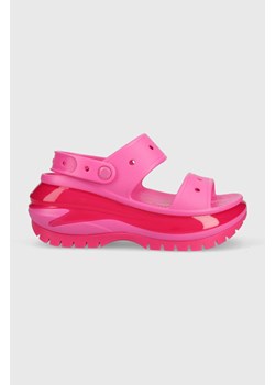 Crocs klapki Classic Mega Crush Sandal damskie kolor różowy na platformie 207989 207989.6UB-6UB ze sklepu PRM w kategorii Klapki damskie - zdjęcie 173890769
