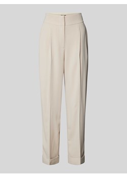 Spodnie materiałowe o kroju tapered fit z zakładkami w pasie ze sklepu Peek&Cloppenburg  w kategorii Spodnie damskie - zdjęcie 173895279
