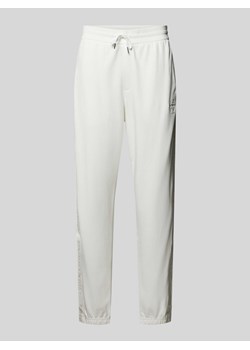 Spodnie dresowe z elastycznym ściągaczem ze sklepu Peek&Cloppenburg  w kategorii Spodnie męskie - zdjęcie 173895515