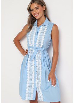 Jasnoniebieska Rozkloszowana Sukienka z Bawełny o Koszulowym Kroju Wiązana w Pasie Calelia ze sklepu Born2be Odzież w kategorii Sukienki - zdjęcie 173953279