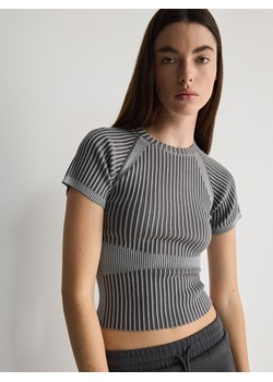 Reserved - Prążkowana bluzka z wiskozą - szary ze sklepu Reserved w kategorii Bluzki damskie - zdjęcie 173957057