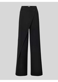 Spodnie materiałowe z szeroką nogawką i kieszeniami z tyłu model ‘Juliette’ ze sklepu Peek&Cloppenburg  w kategorii Spodnie damskie - zdjęcie 173962669