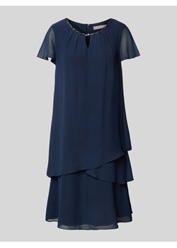 Sukienka koktajlowa o długości do kolan z obszyciem z ozdobnych kamieni ze sklepu Peek&Cloppenburg  w kategorii Sukienki - zdjęcie 173969518