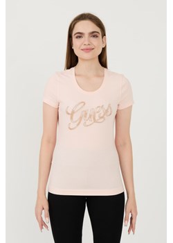 GUESS Różowy t-shirt Script, Wybierz rozmiar XL ze sklepu outfit.pl w kategorii Bluzki damskie - zdjęcie 173970127