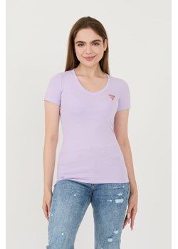 GUESS Lawendowy t-shirt Mini Triangle Tee, Wybierz rozmiar XL ze sklepu outfit.pl w kategorii Bluzki damskie - zdjęcie 173970195