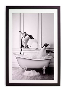 The Wild Hug Druk artystyczny &quot;Penguin Bath&quot; w ramce - 30 x 40 cm ze sklepu Limango Polska w kategorii Obrazy - zdjęcie 173981239
