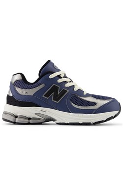 Buty dziecięce New Balance PC2002PQ - granatowe ze sklepu streetstyle24.pl w kategorii Buty sportowe dziecięce - zdjęcie 173986227