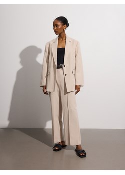 Reserved - Spodnie z paskiem - beżowy ze sklepu Reserved w kategorii Spodnie damskie - zdjęcie 174004108